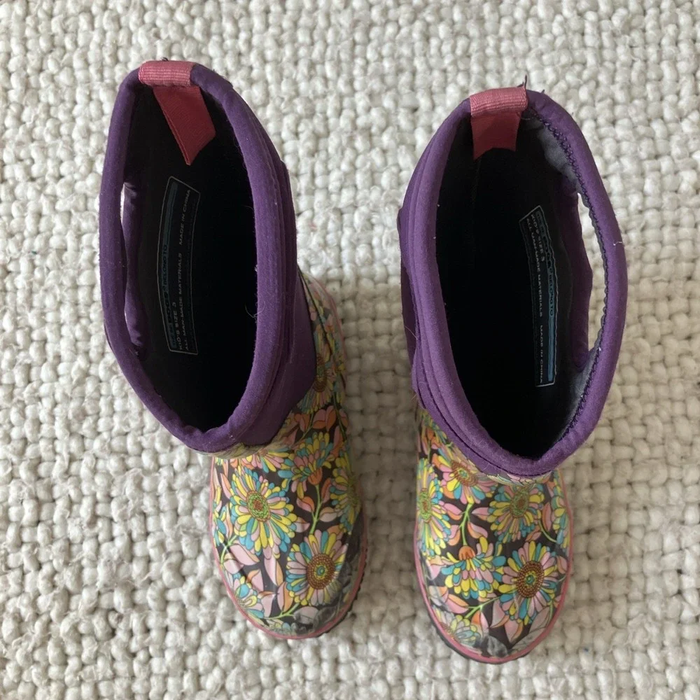 Bogs Youth Size 3 Floral Purple Waterproof Pullon Boots Rain Snow Mud Dirty